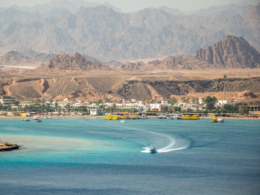 Badebucht in Sharm El Sheikh vor den Bergen des Sinai